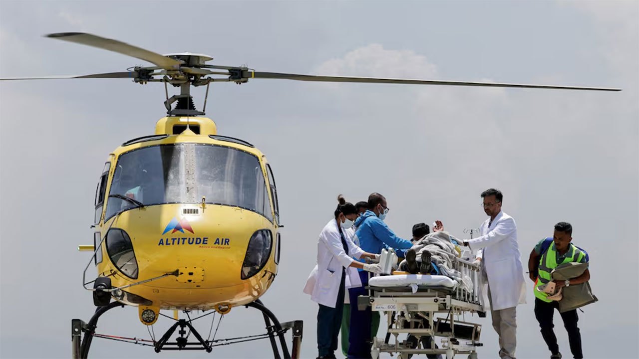 Sherpa rescued after going missing on Everest with no food, oxygen