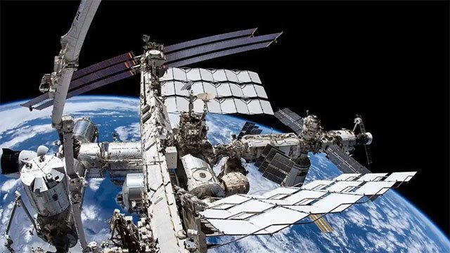 NASA orders International ‌Space Station astronauts to shelter, prepare for evacuation due to air leak