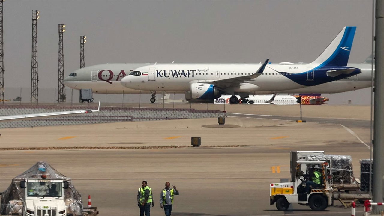 Air traffic resumes in Kuwait following brief suspension over Iranian attacks