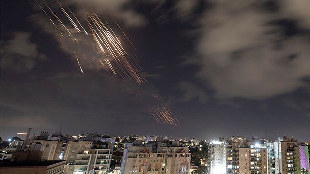 Iran Strikes Kuwait, Bahrain Amid US Tensions; Ceasefire at Risk | Quick Digest